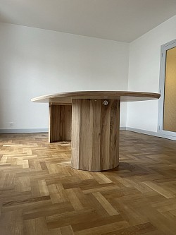 Table chêne stratifié piètement massif